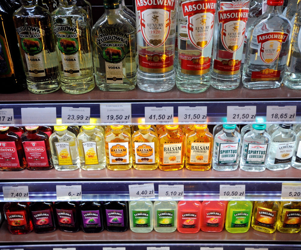 WÓDKA, MAŁPKI