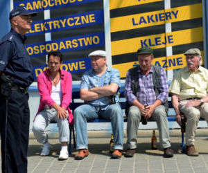 Ranczo 9 sezon. Pietrek (Piotr Pręgowski), Hadziuk (Bogdan Kalus), Solejuk (Sylwester Maciejewski), Stach Japycz (Franciszek Pieczka) - czyli ławeczka z Rancza