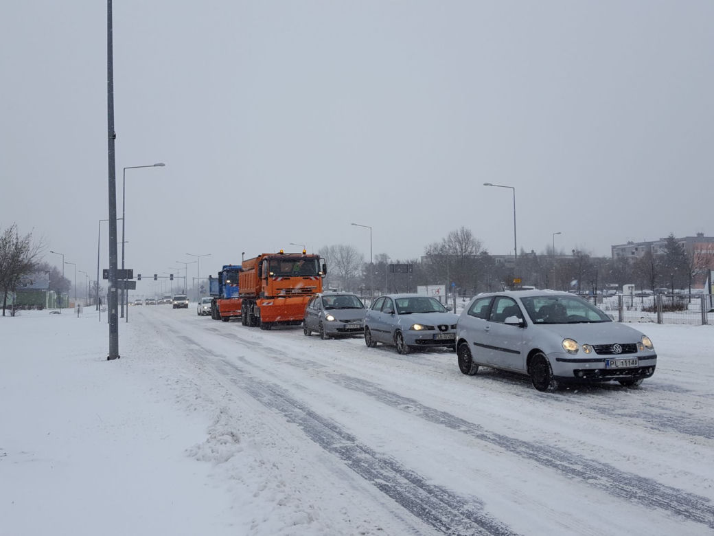 Kolejny atak zimy tej zimy w Lesznie. Miasto zasypane śniegiem