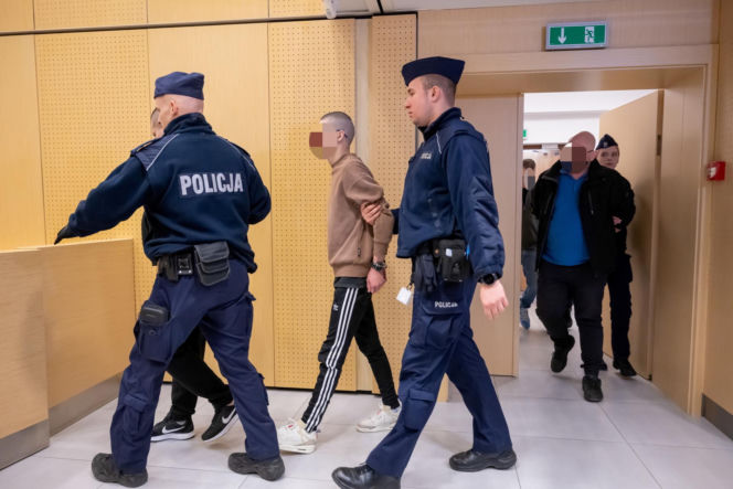Przed Sądem Okręgowym w Poznaniu stanęli oskarżeni o porwanie i próbę zgwałcenia 16-latka