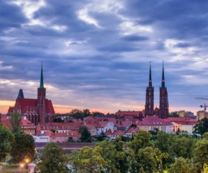 Ostrów Tumski powstał pomiędzy ujściem rzek: Oławy na południu, Ślęzy i Widawy na północy