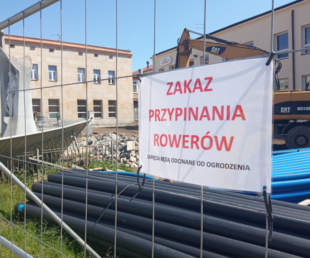 Przy dworcu w Rzeszowie brakuje stojaków na rowery. Nieoficjalnie: Miasto szuka rozwiązania