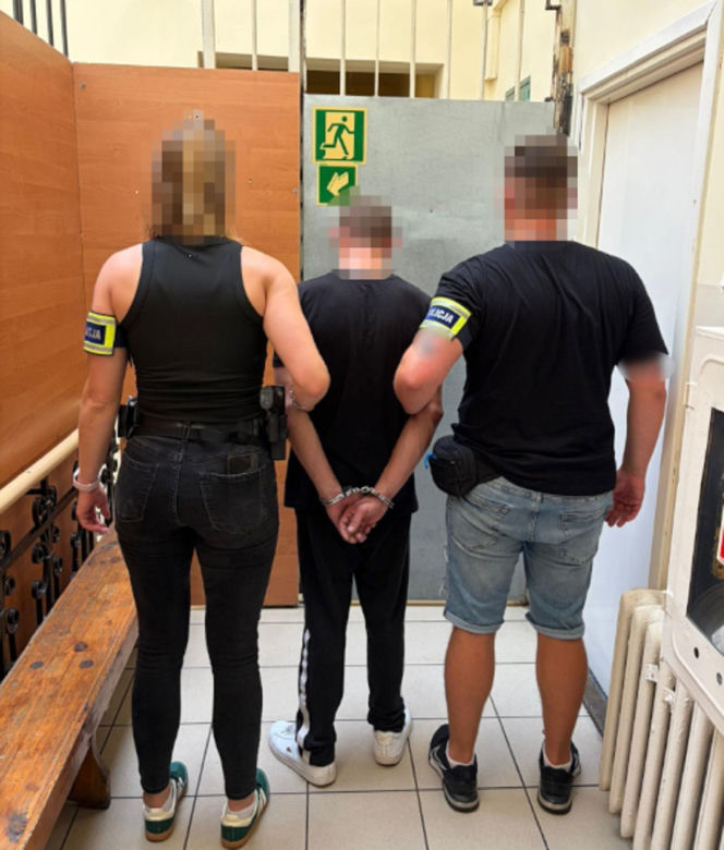 Chwile grozy w galerii handlowej. Bandyci grozili ochroniarzom