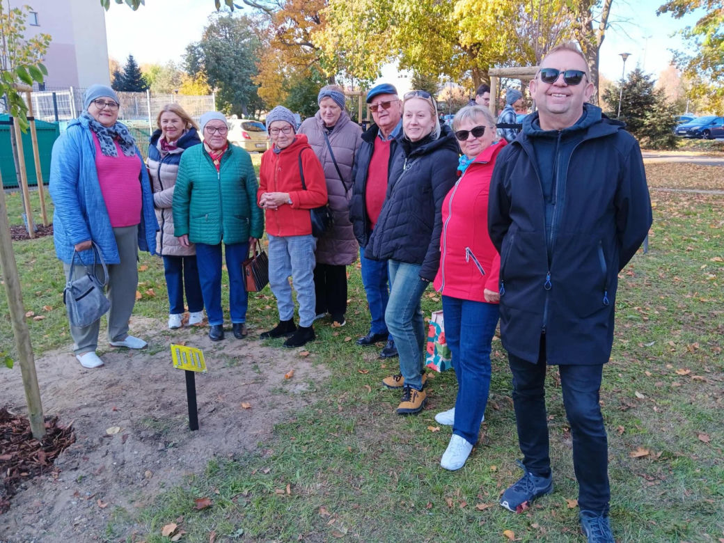Danusia, Halinka, Linkus, Seniorita i Stasiu zapuszczają korzenie. Nowe nasadzenia w Lesznie
