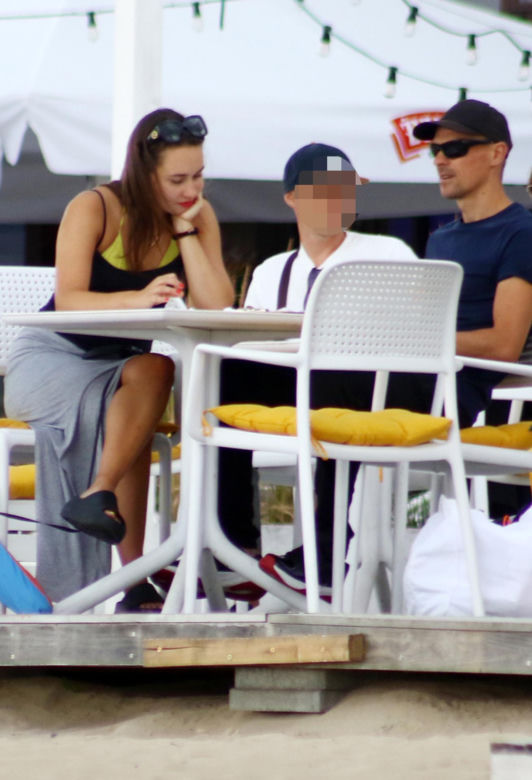 Piotr Żyła i Marcelina Ziętek na plaży