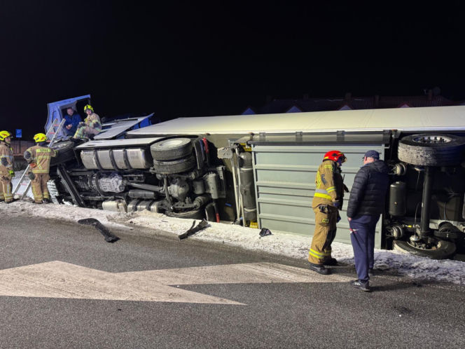 Wypadek w Chromnej. DK-2 zablokowana