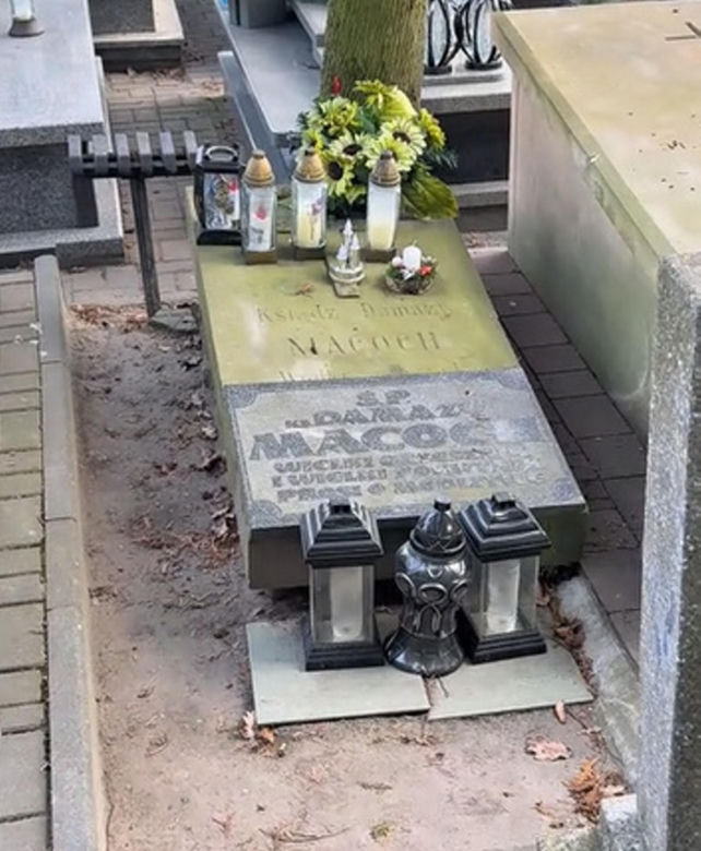 Tak wygląda grób księdza Damazego Macocha. Trafił do więzienia za zabójstwo [ZDJĘCIA].