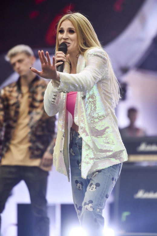 Sylwia Grzeszczak w blond włosach 