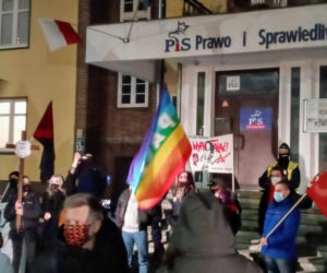 Strajk Kobiet w Szczecinie: Manifestacja pod siedzibą PiS - 27 stycznia 2021 r.
