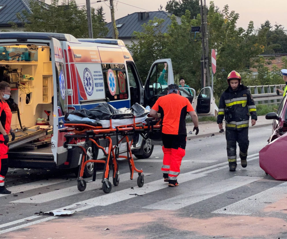 Śmiertelny wypadek w Warszawie. Na asfalcie został biały pantofel ofiary
