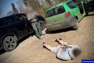 26-latek z narkotykami i zakazami próbował uciec policji zielonym VW