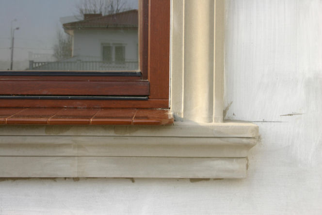 Bonie, gzymsy i dekoracyjne listwy odmieniają elewacje