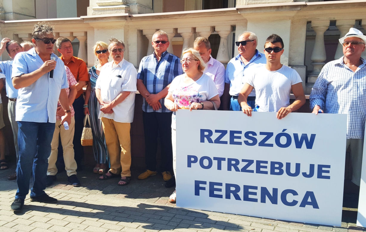 Mieszkańcy Rzeszowa manifestowali za pozostaniem prezydenta Ferenca na stanowisku