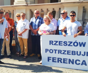Mieszkańcy Rzeszowa manifestowali za pozostaniem prezydenta Ferenca na stanowisku
