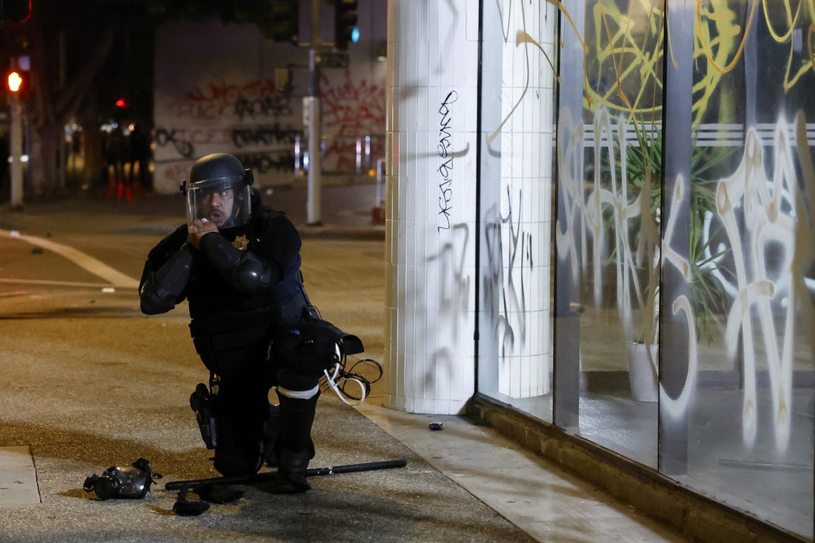 Protesty w Los Angeles coraz silniejsze. Emocje podsycają fałszywe zdjęcia i teorie spiskowe