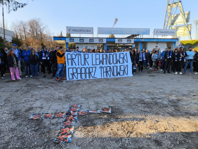 Smutny dzień dla tarnowskiego żużla. Kibice żegnają Unię Tarnów