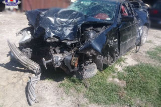 Roztrzaskali BMW i rozeszli się do domów. Po dwóch dniach z ciężkimi obrażeniami do szpitala zgłosił się pasażer