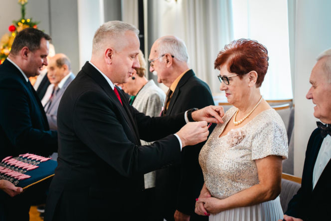 Złoty Gody par małżeńskich w Siedlcach - wręczenie pamiątkowych medali