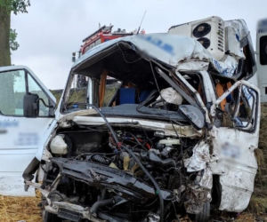 Wyprzedzał na trzeciego, przez niego dwie osoby nie żyją. Choć uciekł z miejsca tragedii, jest już w areszcie