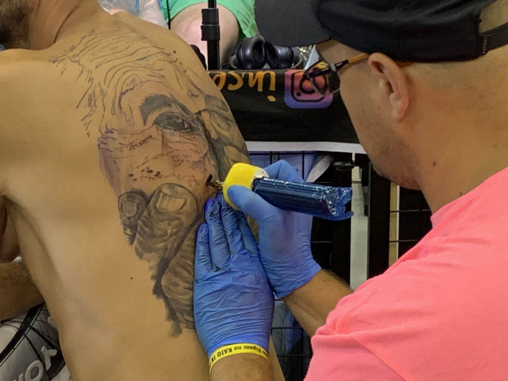Tattoo Konwent Katowice 2022. Tatuatorzy tworzą piękne tatuaże