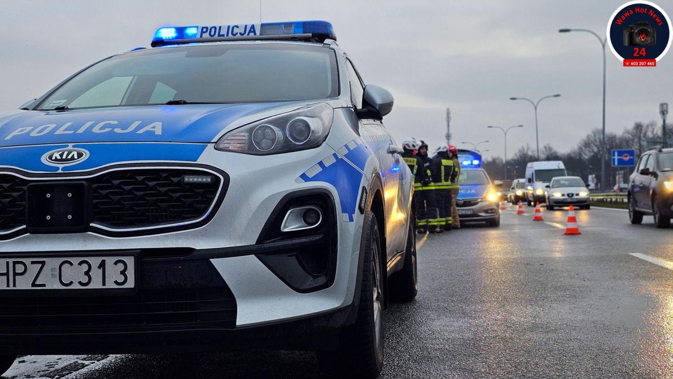Jabłonna. Autokar w rowie, w środku ponad 20 osób