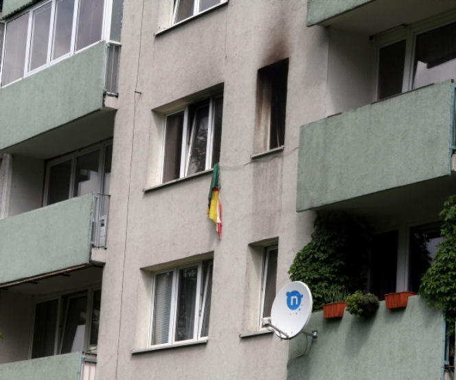 SYN PSYCHOL PODPALIŁ WŁASNĄ MATKĘ, POTEM DOBIŁ SIEKIERĄ