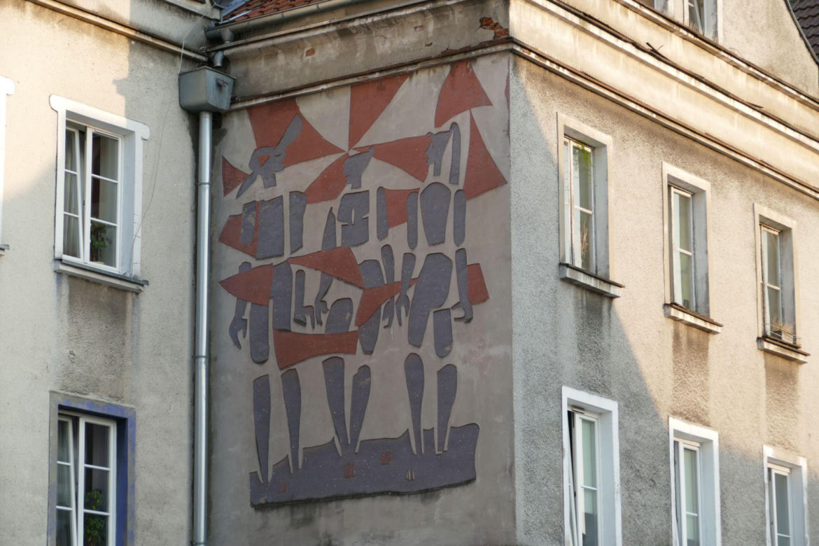 Sgraffito na elewacji. Skąd pochodzi technika sgraffito? Jak powstaje sgraffito? 