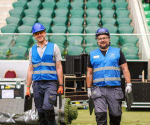 Ochotnicy przygotowują Stadion Miejski w Warszawie na  Międzynarodowy Kongres Świadków Jehowy
