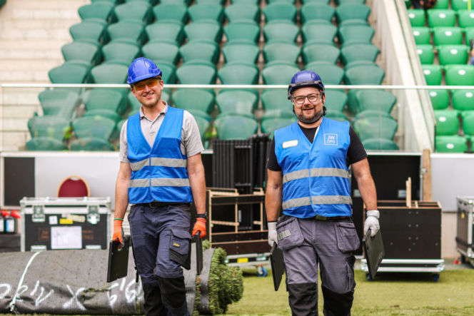 Ochotnicy przygotowują Stadion Miejski w Warszawie na  Międzynarodowy Kongres Świadków Jehowy
