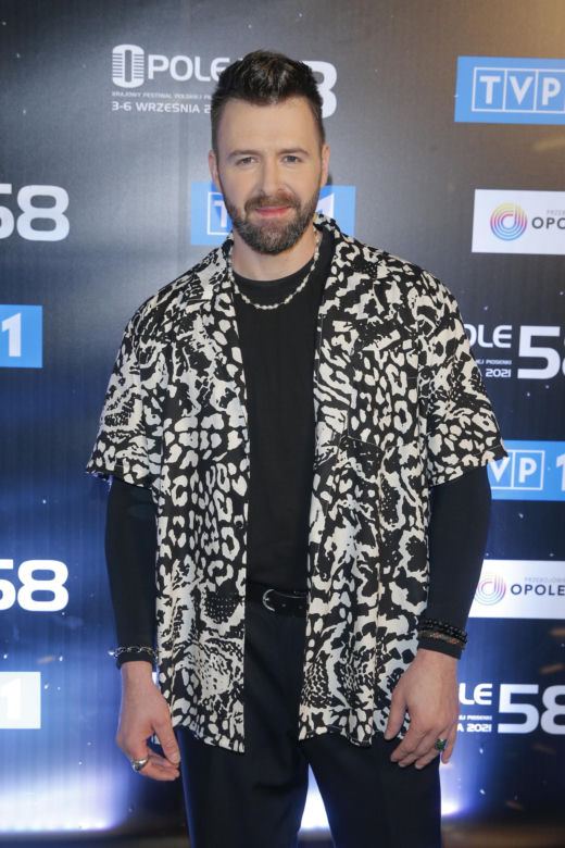 Grzegorz Hyży kiedyś i dziś. Od skromnego chłopaka z "X Factora" do ikony męskiego stylu