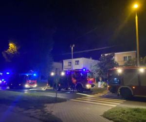 Nocny pożar w Toruniu. Ogień w garażu i budynku gospodarczym