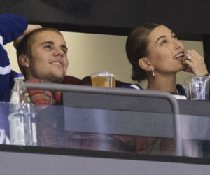 Justin Bieber i Hailey Bieber na meczu hokeja
