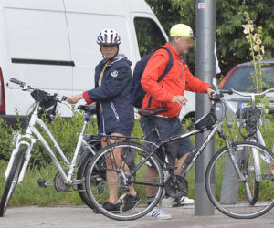 Ostatnie chwile przed wyborami: Trzaskowski na rowerze