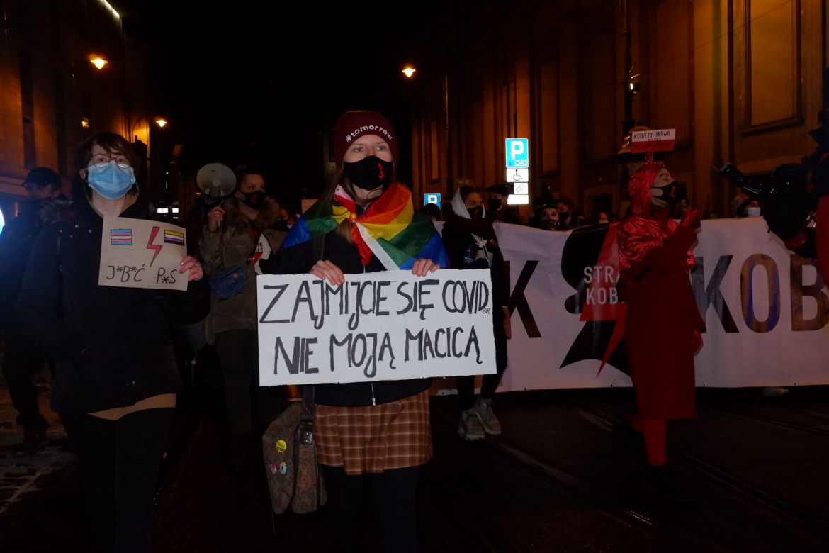 Tysiące osób protestowało w Krakowie po publikacji uzasadnienia wyroku w sprawie aborcji