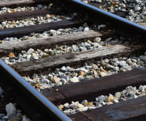 Poważny wypadek kolejowy na trasie Kraków–Tarnów. Pociąg POLREGIO potrącił pieszego