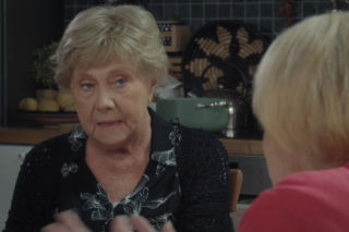 M jak miłość, odcinek 1910: Barbara (Teresa Lipowska), Kisielowa (Małgorzata Rożniatowska)