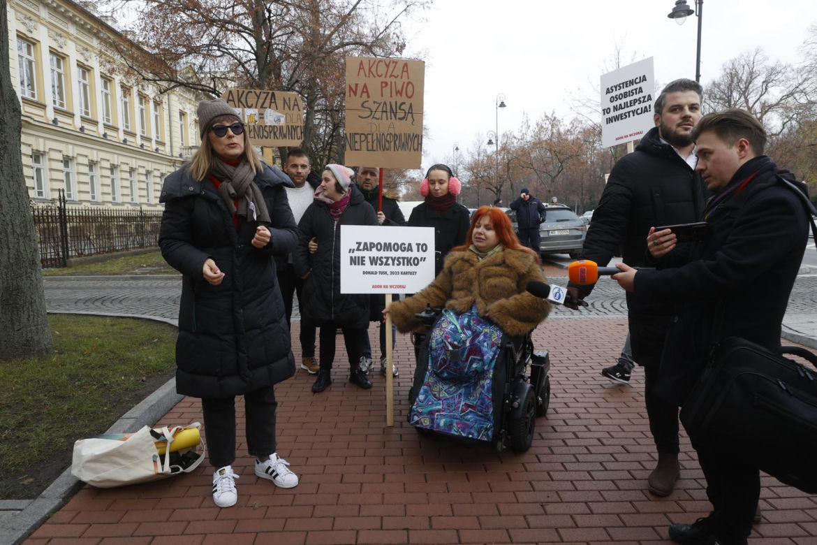 Protest osób z niepełnosprawnościami pod Kancelarią Premiera