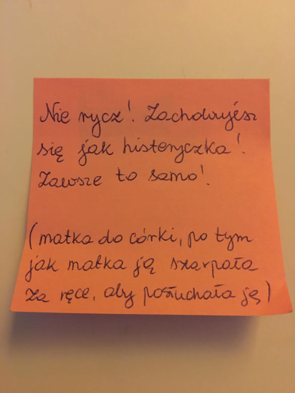Te słowa dzieci mają uświadomić. Kolorowe karteczki stały się już symbolem 