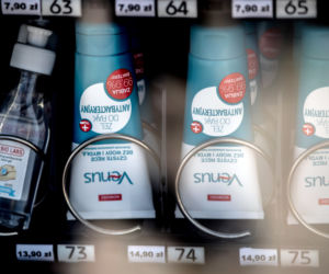Na ulicach Krakowa stanęły maseczkomaty. Znamy ceny produktów