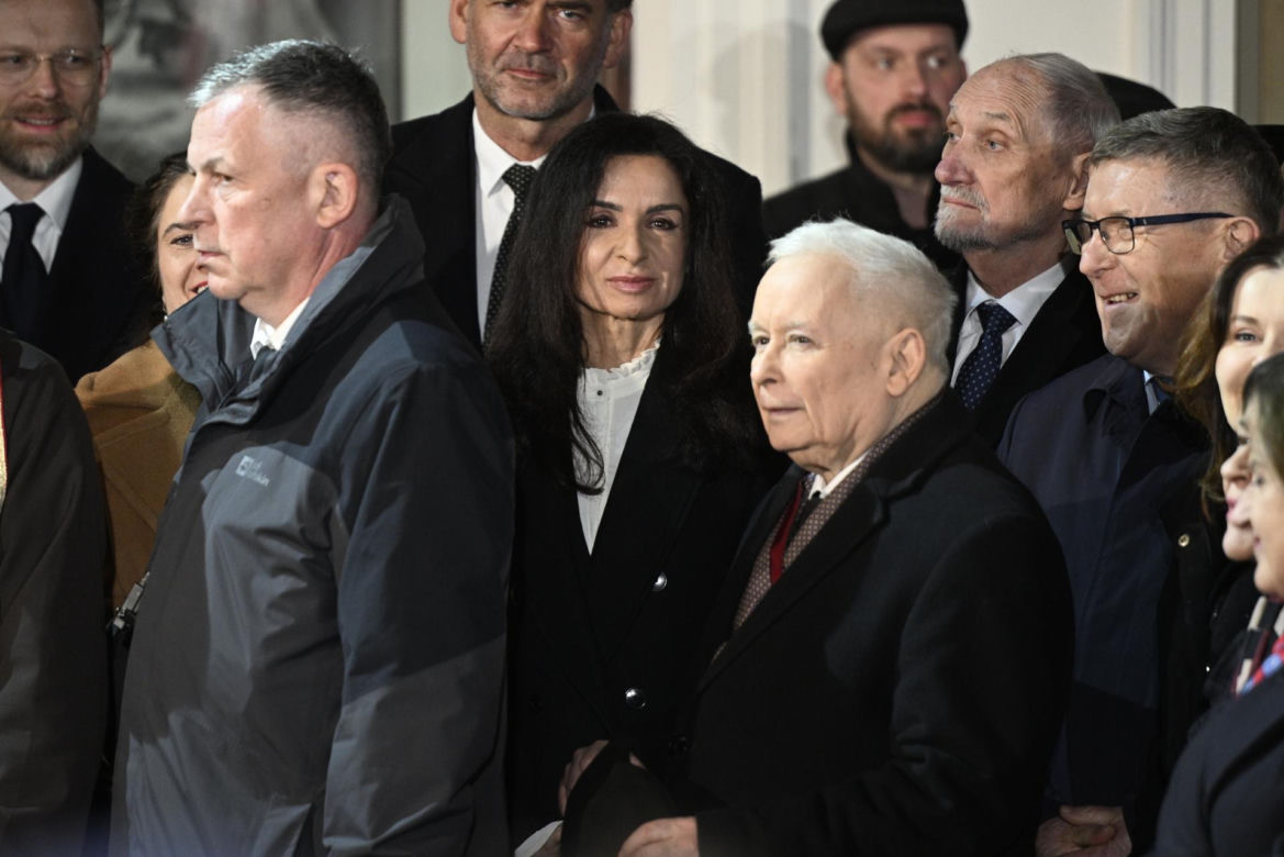 Marsz Pamięci PiS przeszedł ulicami Warszawy. To już 16 lat po katastrofie smoleńskiej