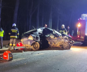 Koszmarny wypadek w Jeziórkach. Auto Huberta zmiażdżone! Syn nauczycielki nie żyje