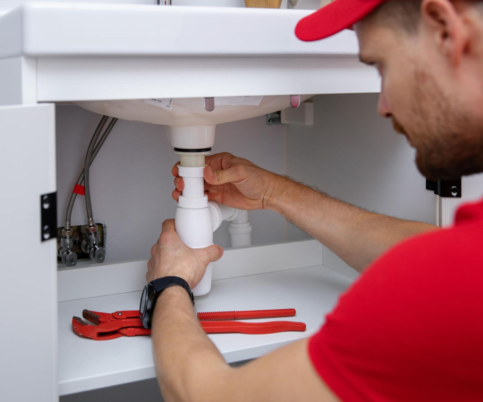 Jak dobrać i zamontować syfony oraz wpusty podłogowe?