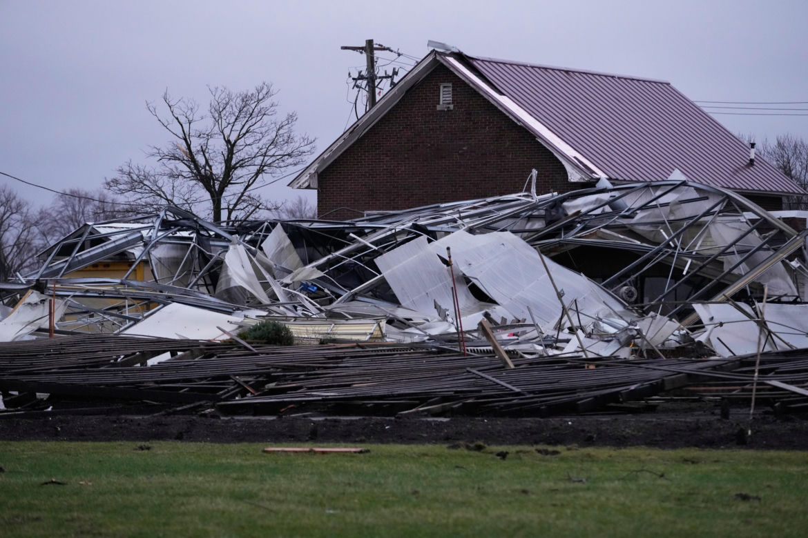 Tornada i nawałnice uderzyły w Illinois i Indianę