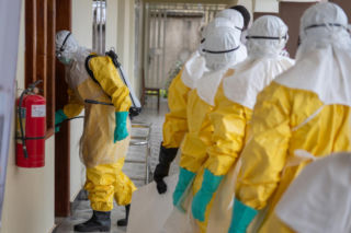 Alarm! Ebola zabija w zastraszającym tempie. Epidemia wykryta zbyt późno. Polski MSZ apeluje!