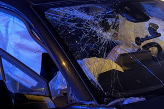 Dramatyczny wypadek na S8. BMW wylądowało na barierze