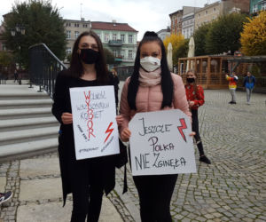 Idą lwice na ulice. Mieszkańcy Leszna znów protestują