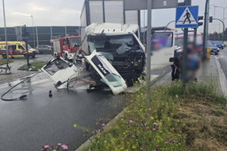 Kraksa osobówki z ciężarówką w Krakowie. Duże utrudnienia drogowe