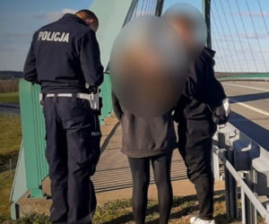Weszli na przęsło ogromnego wiaduktu w Świebodzinie! Jeden podmuch wiatru mógł doprowadzić do wielkiej tragedii [ZDJĘCIA]