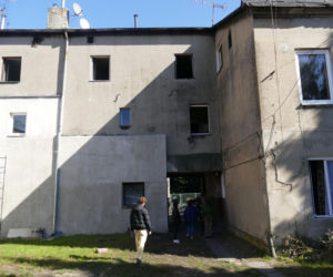 Chciał spalić lokatorów, bo pokłócił się z partnerką. Ogień odciął im drogę ucieczki