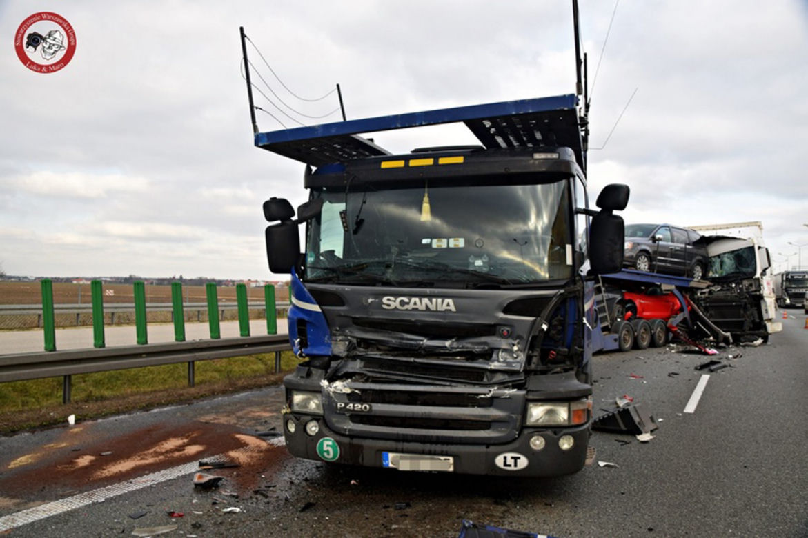 Poważny wypadek na S8 - 3 ciężarówki